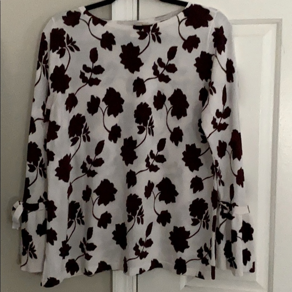 Very light weight floral design bow detail sweater